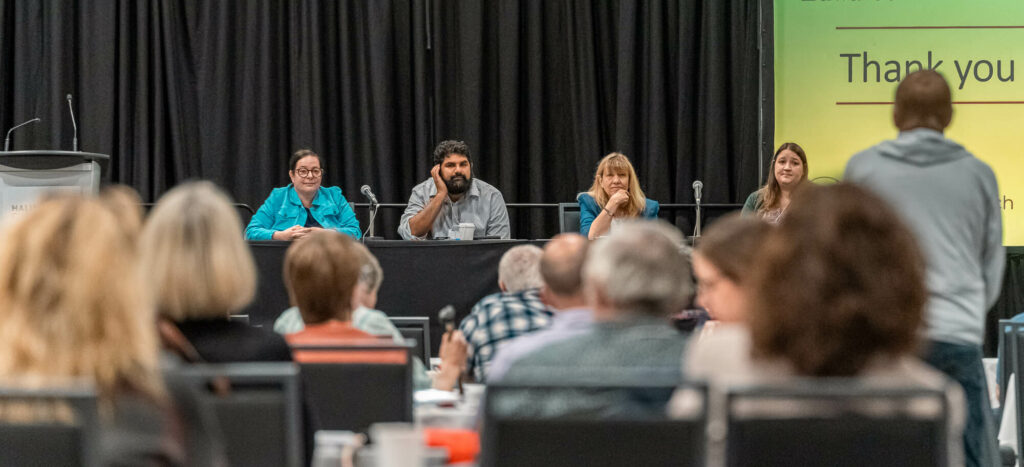 Experts answer a participant's question